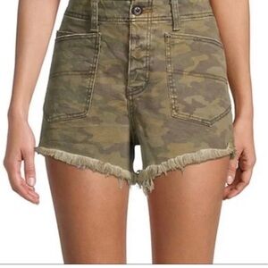 NWT FREE PEOPLE ARMY CAMO SHORTS  SZ 27CRVY BUTTON FLY HIGH WAISTED RAW HEM